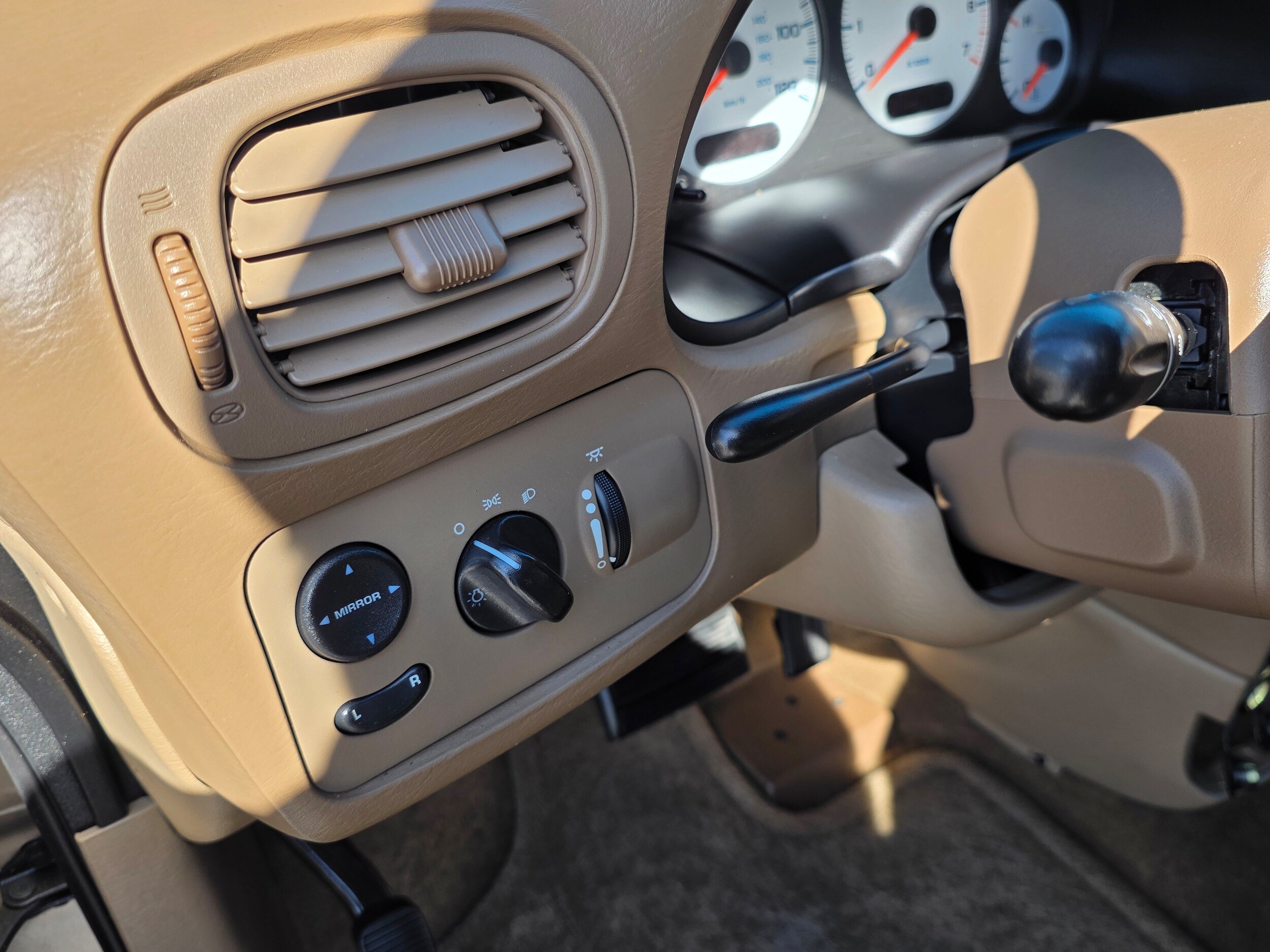 Used 2003 Chrysler Town & Country LX FWD image 15