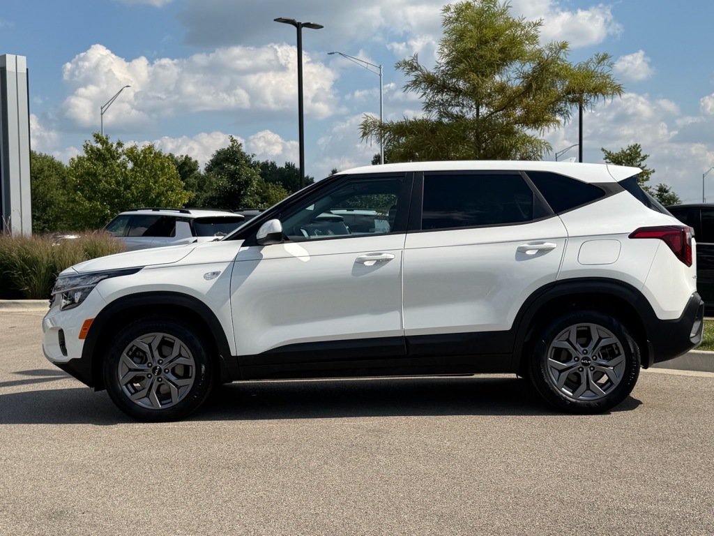 Used 2024 Kia Seltos LX AWD/4WD image 3