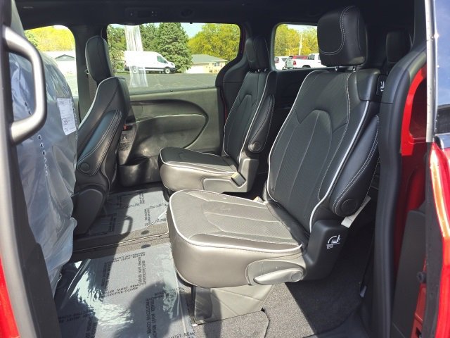 New 2026 Chrysler Pacifica Limited w/ S Appearance Package image 19