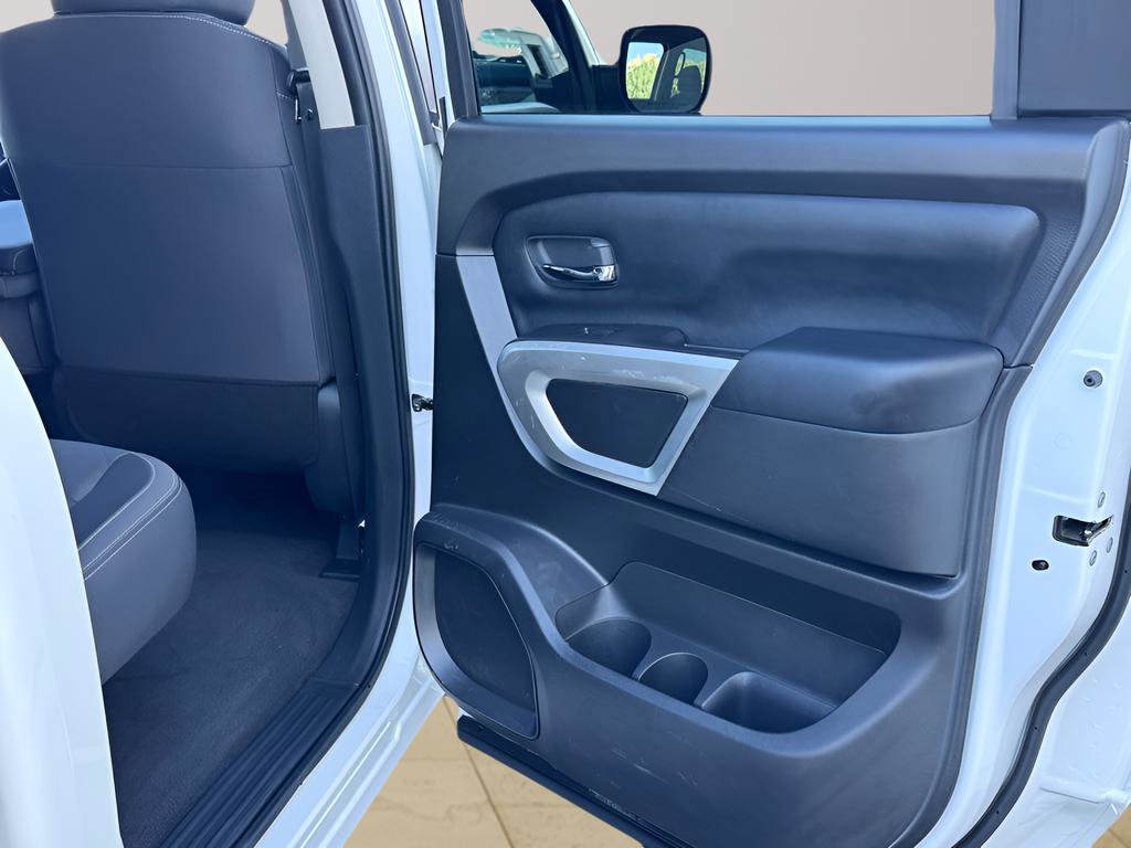 Used 2022 Nissan Titan SV image 29