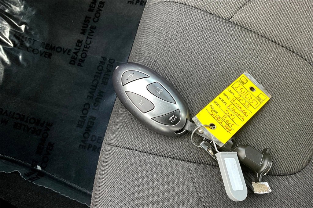 Certified 2025 Hyundai Elantra SEL image 11