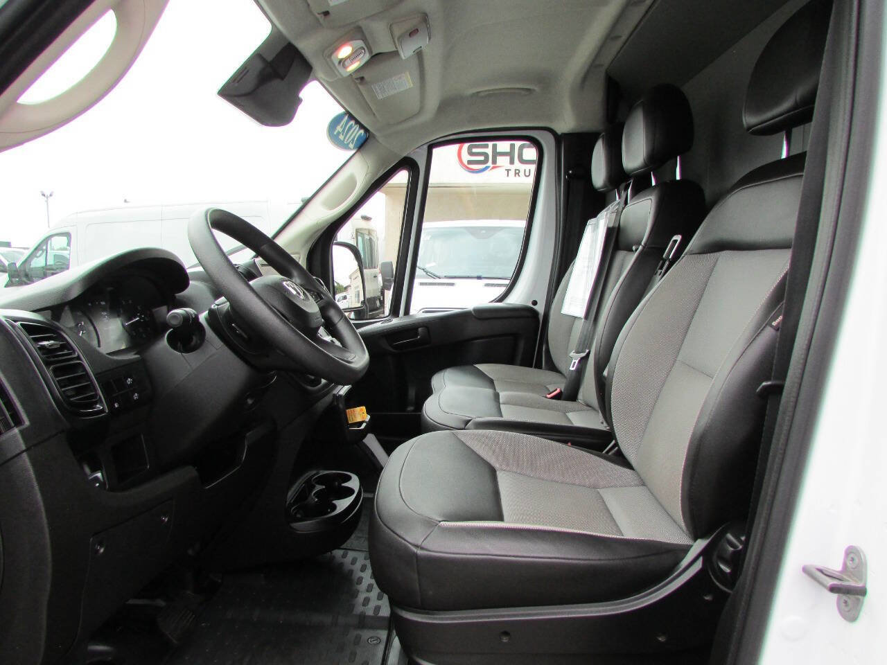 Used 2024 RAM ProMaster 2500 w/ Convenience Group FWD image 12