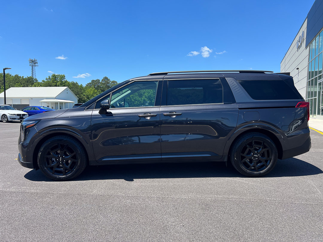 Used 2025 Kia Carnival SX FWD image 2
