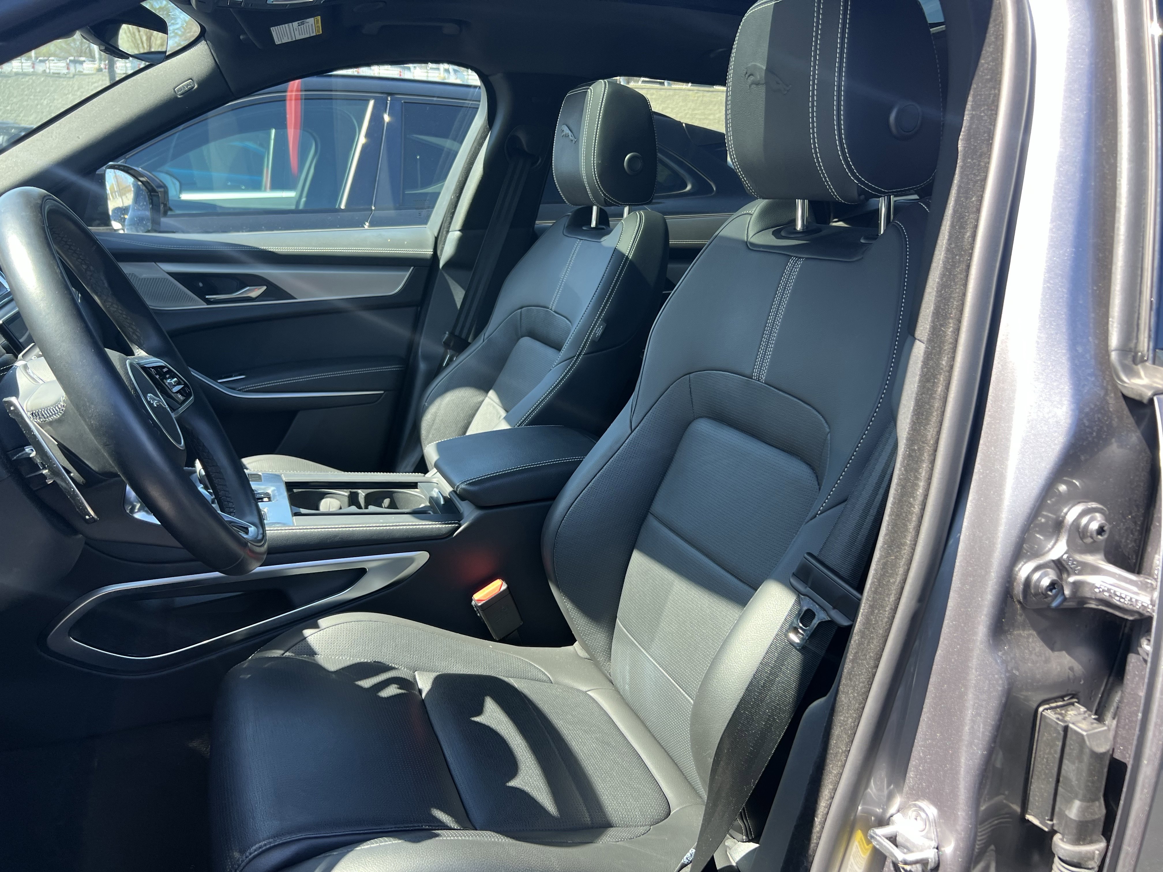 Certified 2025 Jaguar F-PACE R-Dynamic S image 14