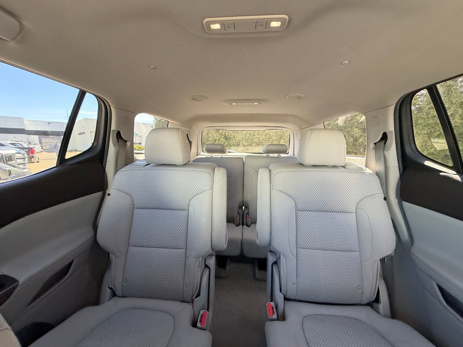 Used 2020 GMC Acadia SLE w/ Driver Convenience Package image 3