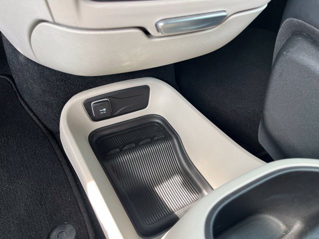 Used 2023 Chrysler Pacifica Touring-L FWD image 27