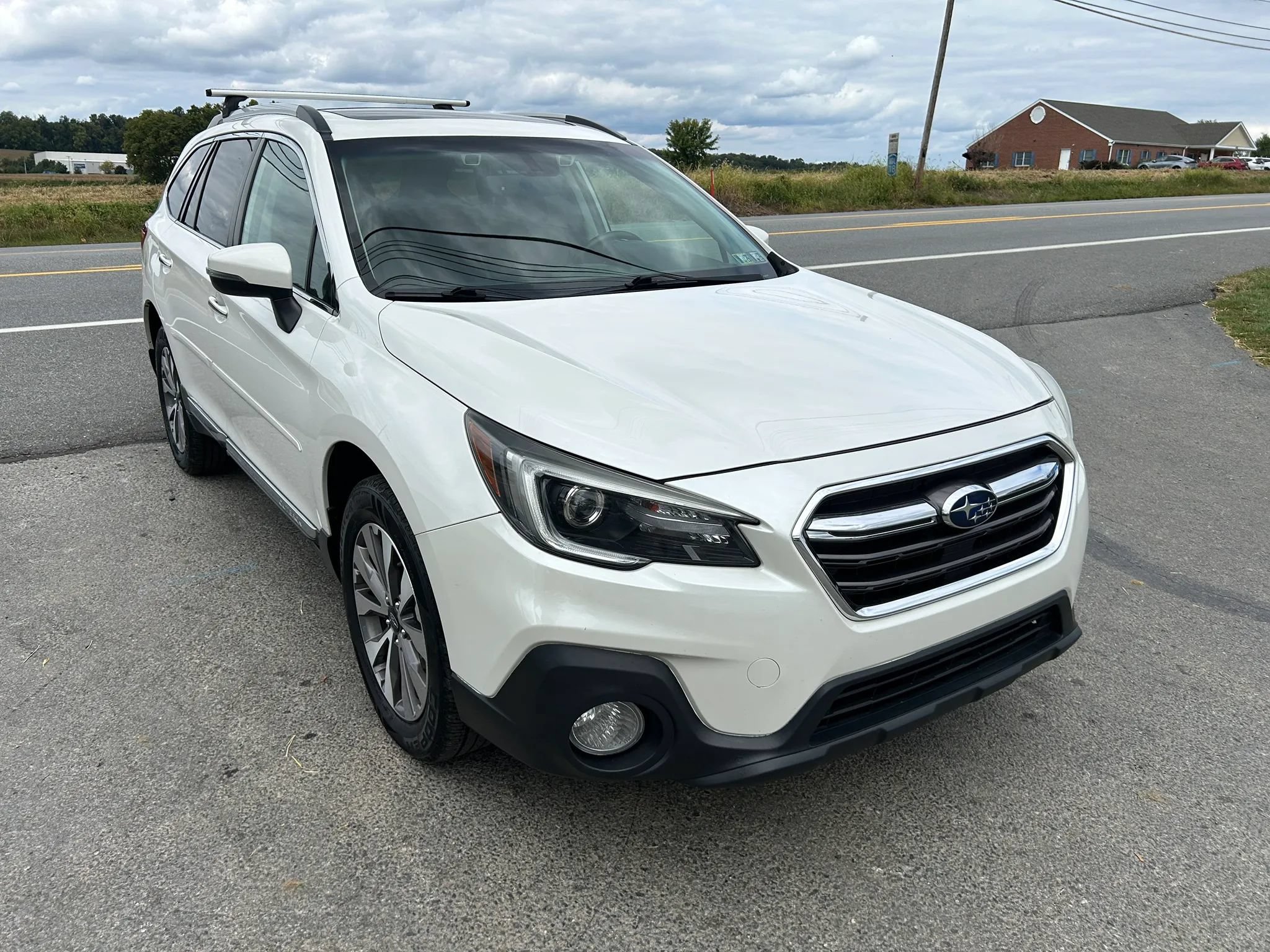 Used 2018 Subaru Outback 2.5i Touring w/ Popular Package #3 AWD/4WD image 3