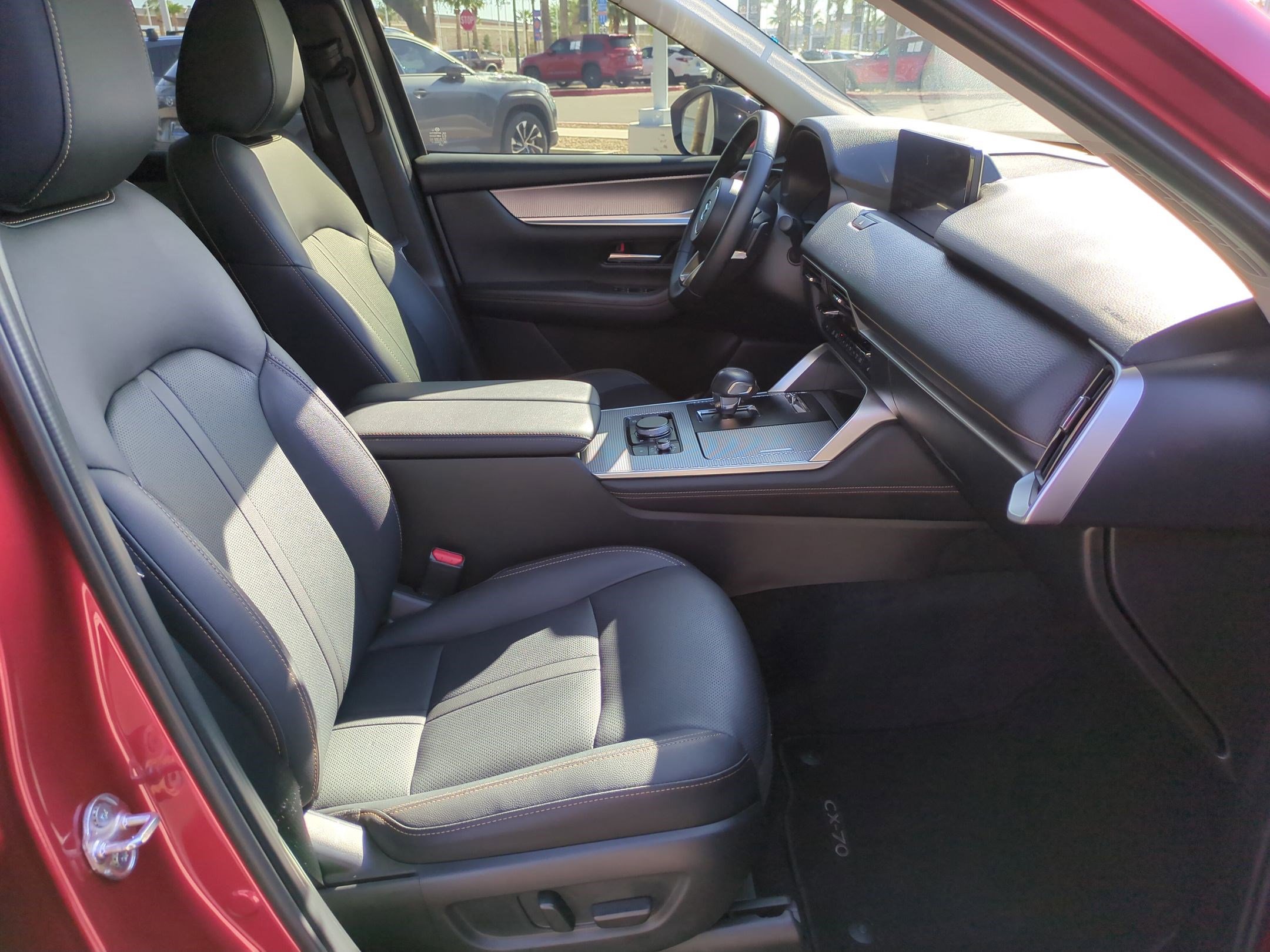 Certified 2025 MAZDA CX-70 3.3 Turbo w/ Preferred Package AWD/4WD image 31