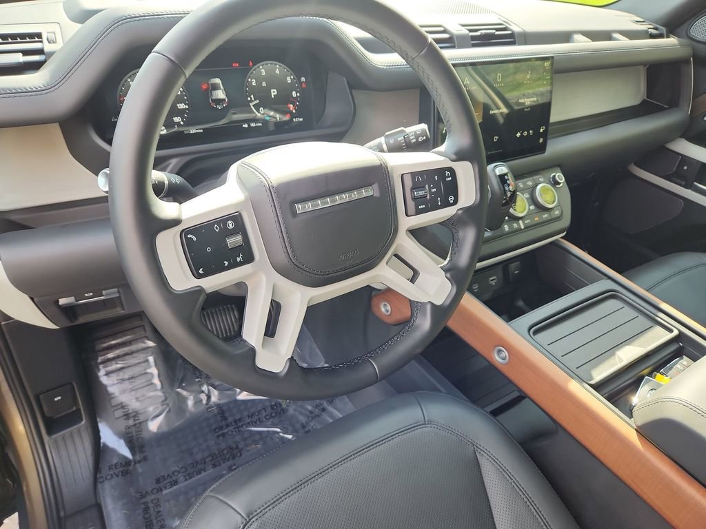 Used 2024 Land Rover Defender 110 SE image 14