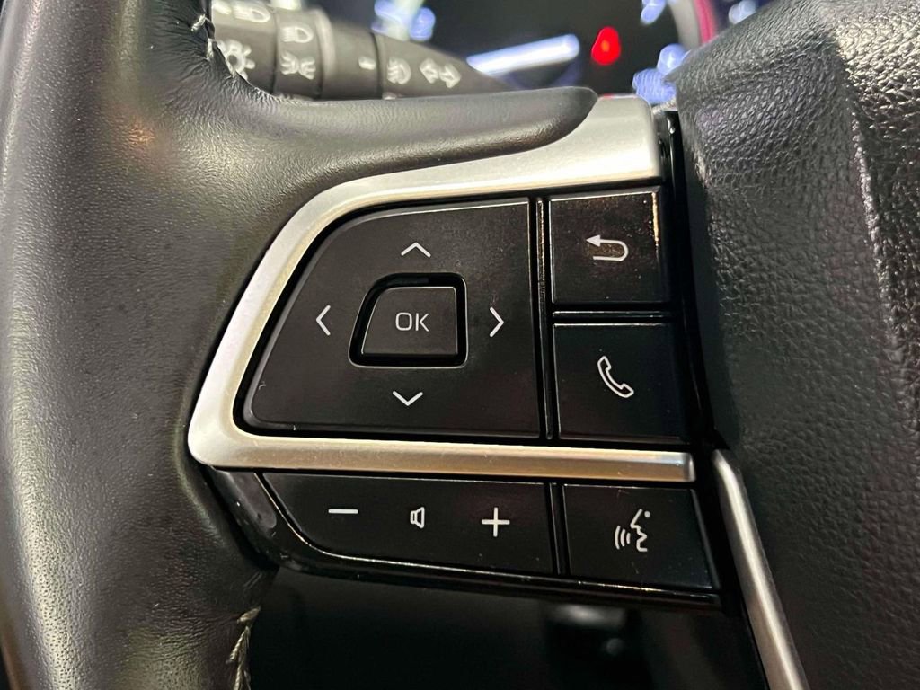 Used 2022 Toyota Highlander XSE image 24