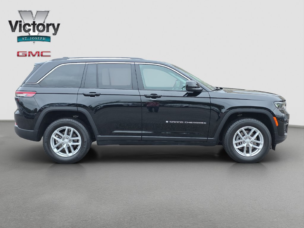 Used 2023 Jeep Grand Cherokee Laredo X AWD/4WD image 19