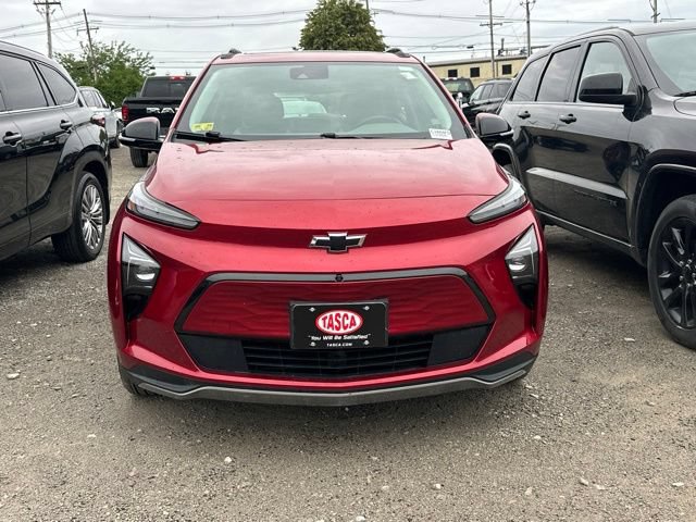Used 2023 Chevrolet Bolt EUV Premier w/ Sun & Sound Package FWD image 2