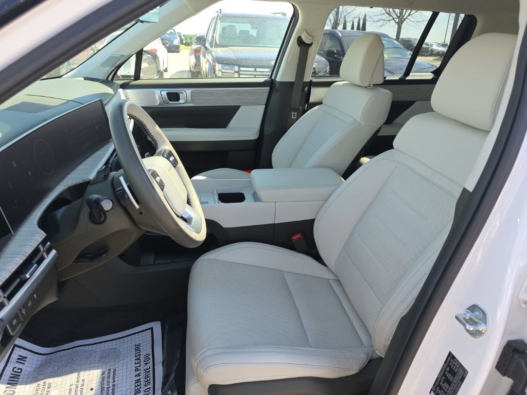 Used 2025 Hyundai Santa Fe Calligraphy image 12
