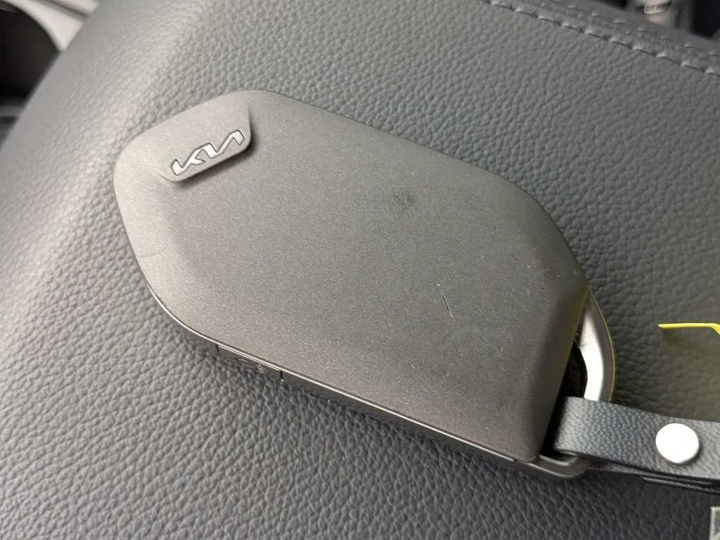 Used 2026 Kia Sportage EX FWD image 30
