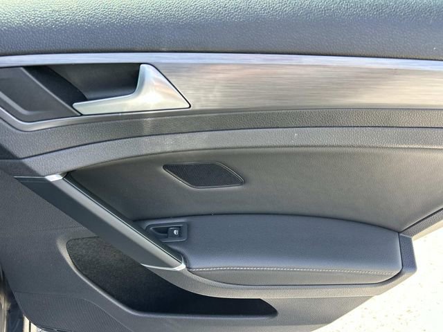 Used 2018 Volkswagen Golf SE FWD image 22