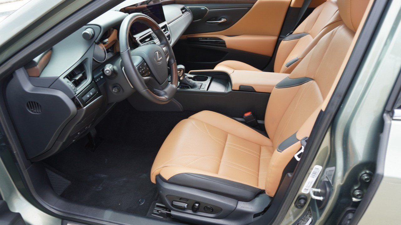 Certified 2024 Lexus ES 350 Ultra Luxury w/ Accessory Package (Z2) FWD image 13