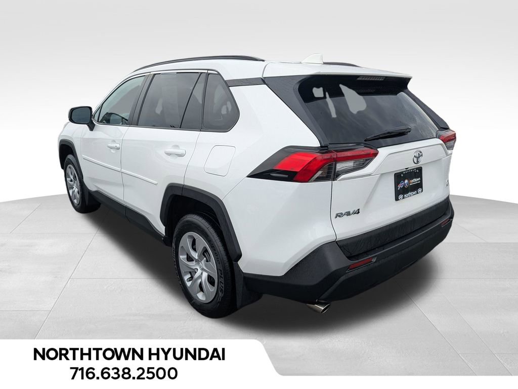 Used 2021 Toyota RAV4 LE AWD/4WD image 3
