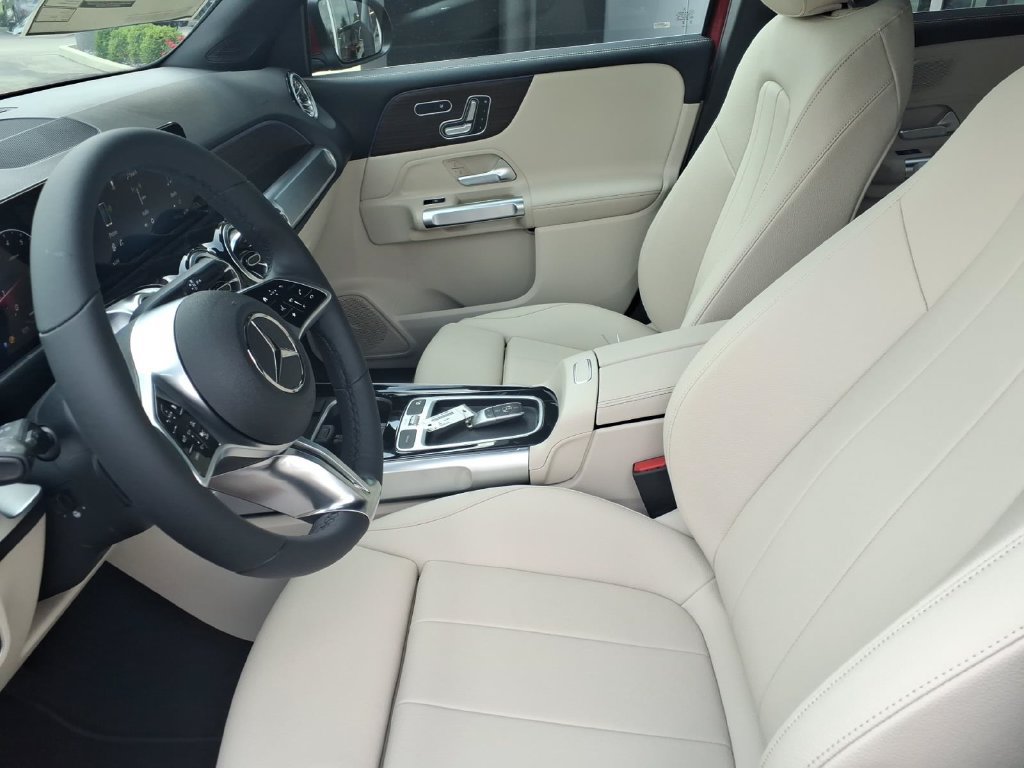 New 2026 Mercedes-Benz GLB 250 4MATIC image 14