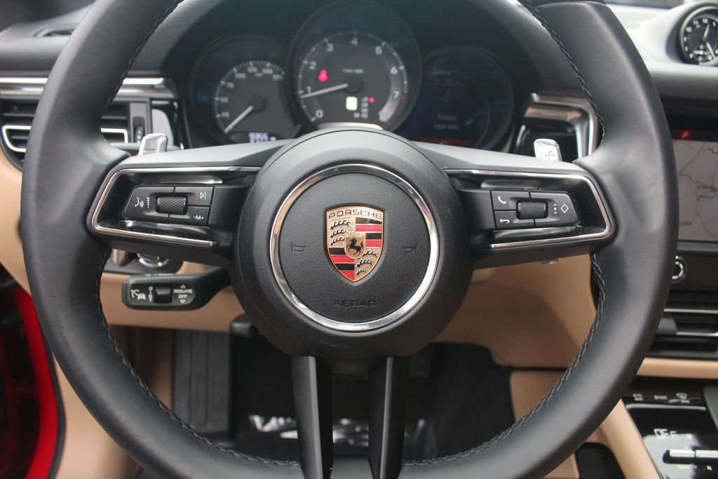 Certified 2025 Porsche Macan AWD/4WD image 18