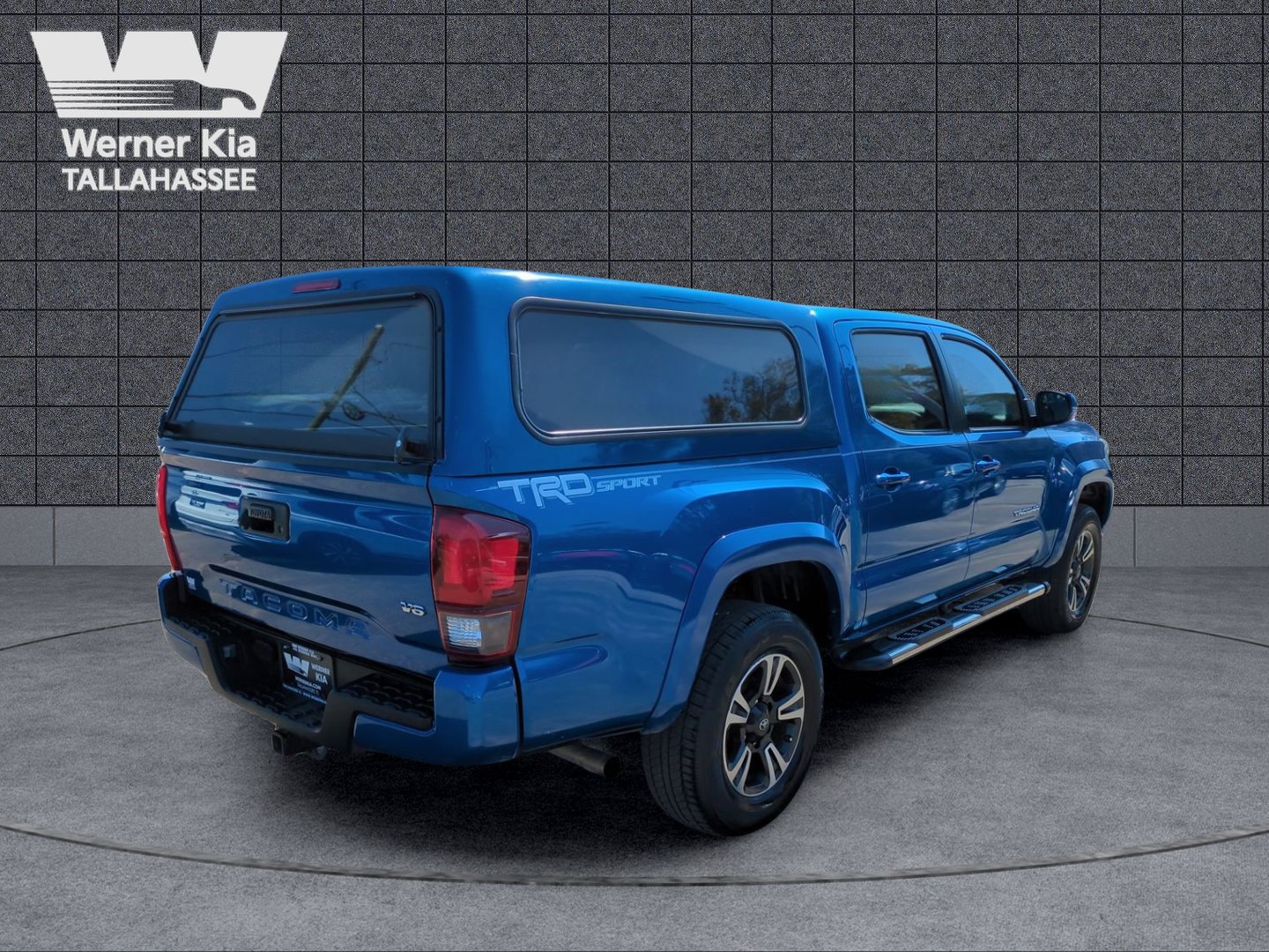 Used 2018 Toyota Tacoma TRD Sport image 5