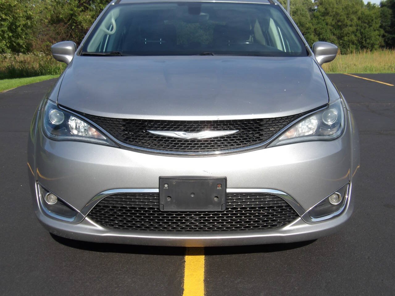 Used 2017 Chrysler Pacifica Touring-L FWD image 28