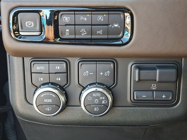 Used 2025 GMC Yukon Denali Ultimate AWD/4WD image 9