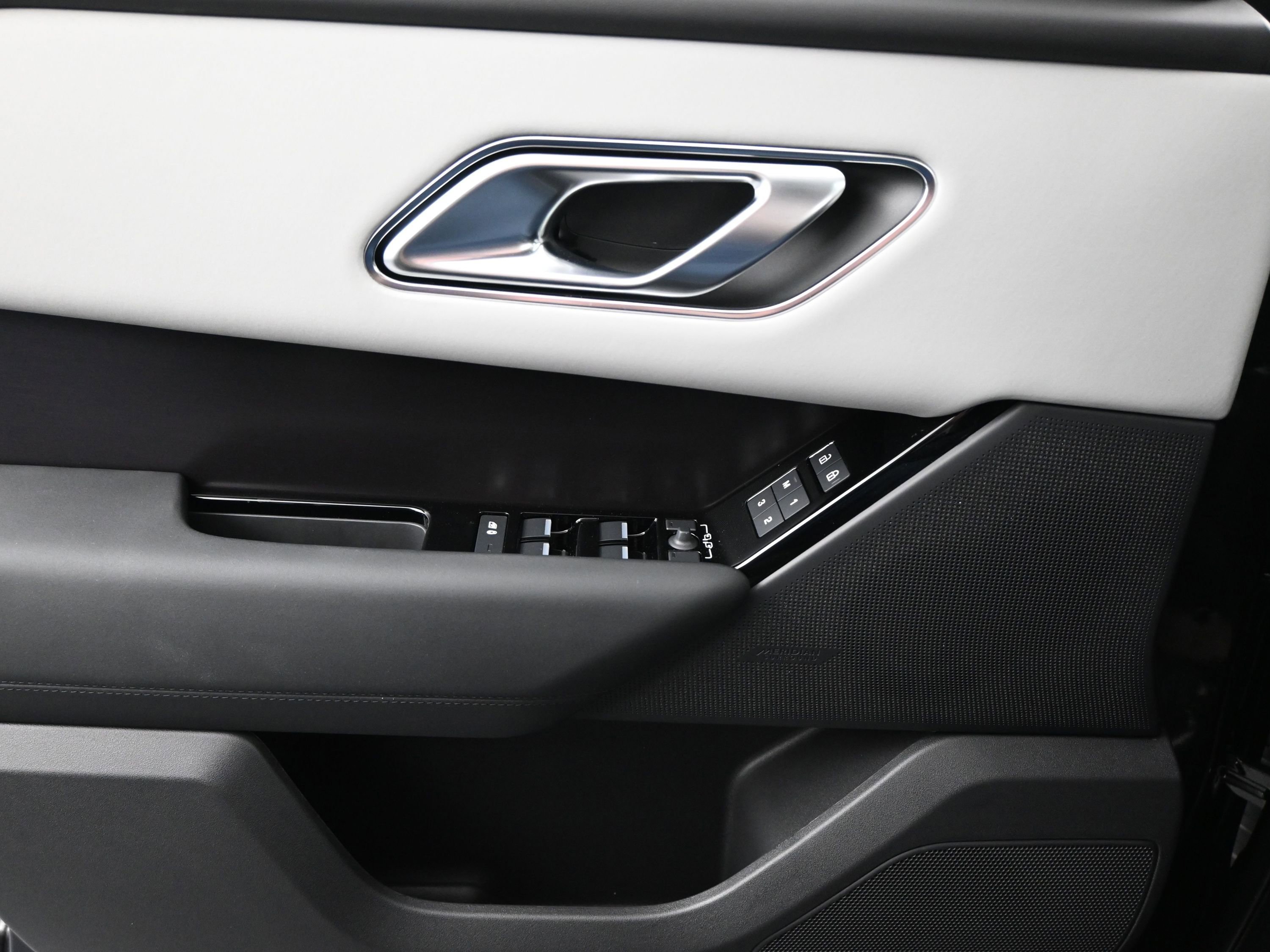 New 2026 Land Rover Range Rover Velar Dynamic SE image 12