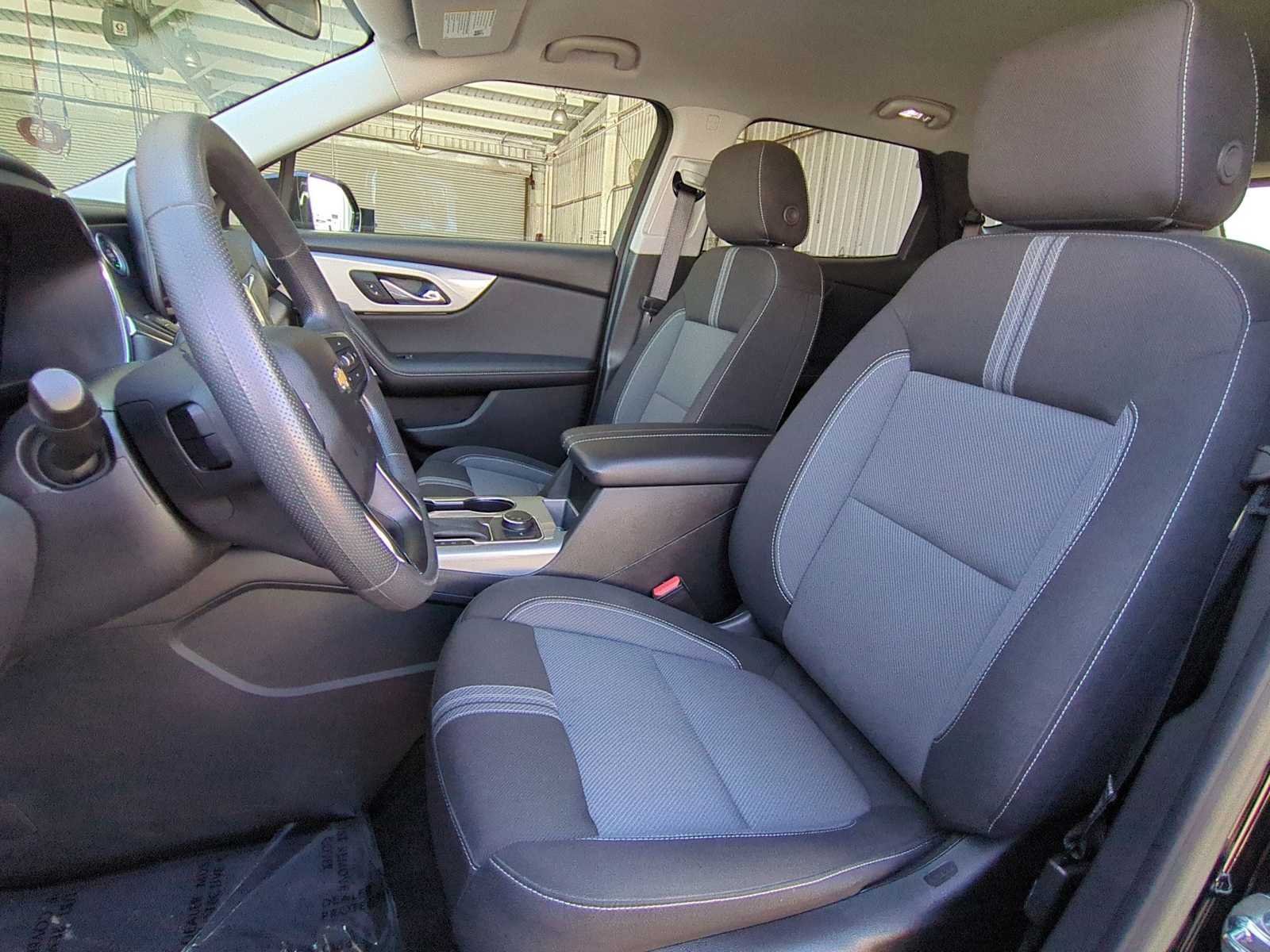 Used 2025 Chevrolet Blazer LT FWD image 23