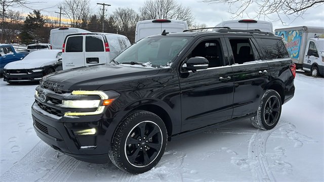 Used 2023 Ford Expedition Limited image 2