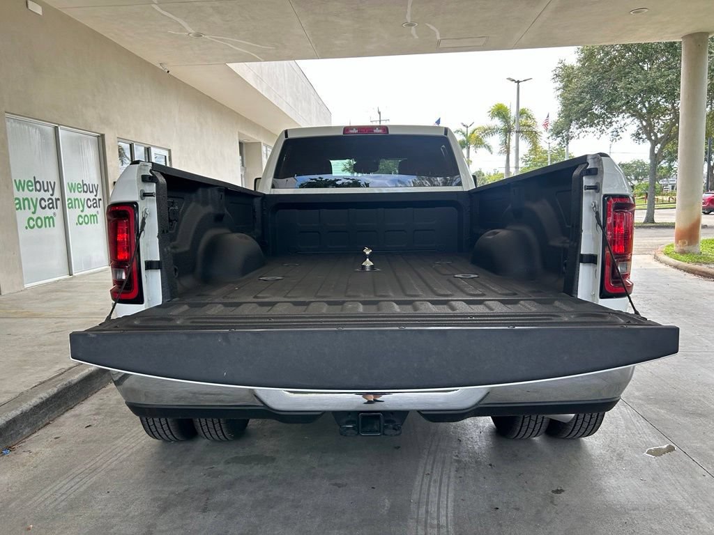 Used 2026 RAM 3500 Tradesman w/ Chrome Appearance Group A AWD/4WD image 32