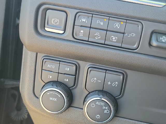 Used 2022 Chevrolet Suburban High Country AWD/4WD image 9