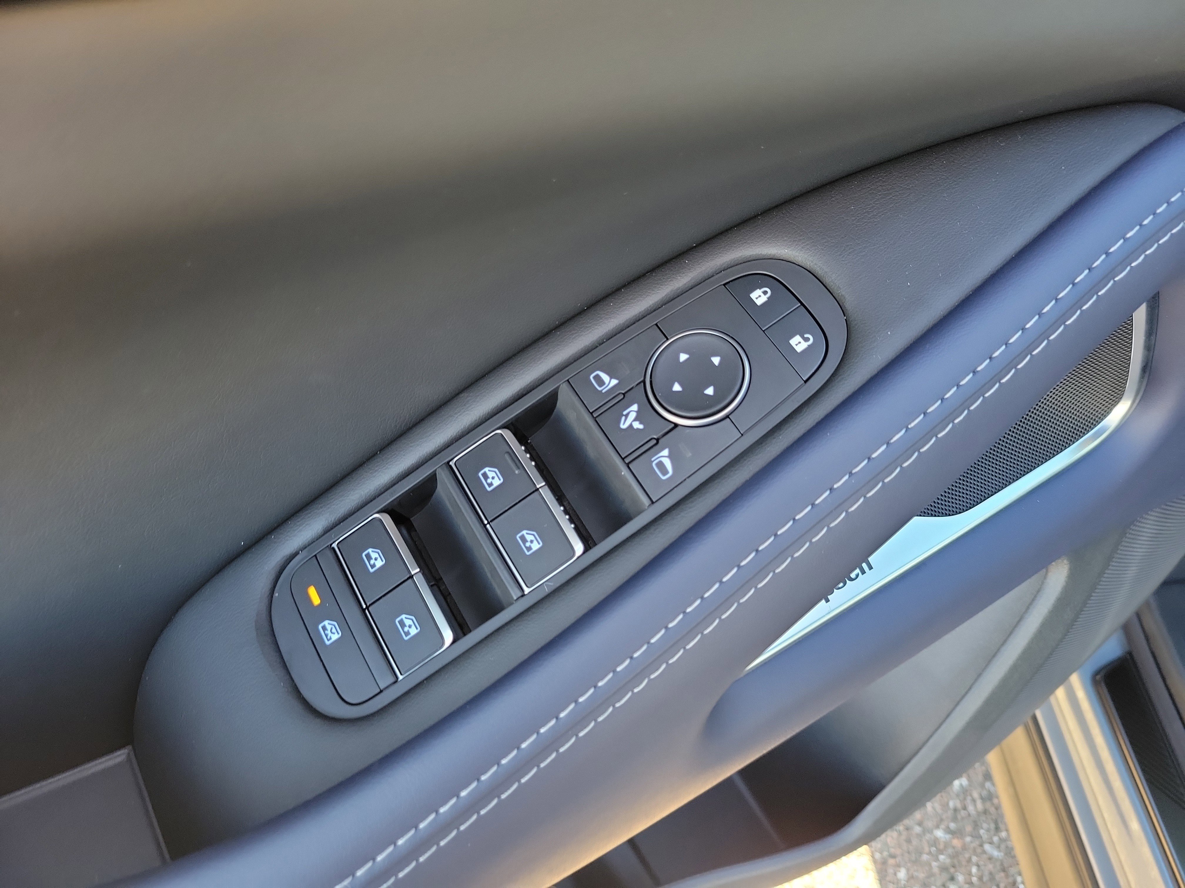 New 2026 INFINITI QX60 Sport w/ Dark Cargo Package image 16