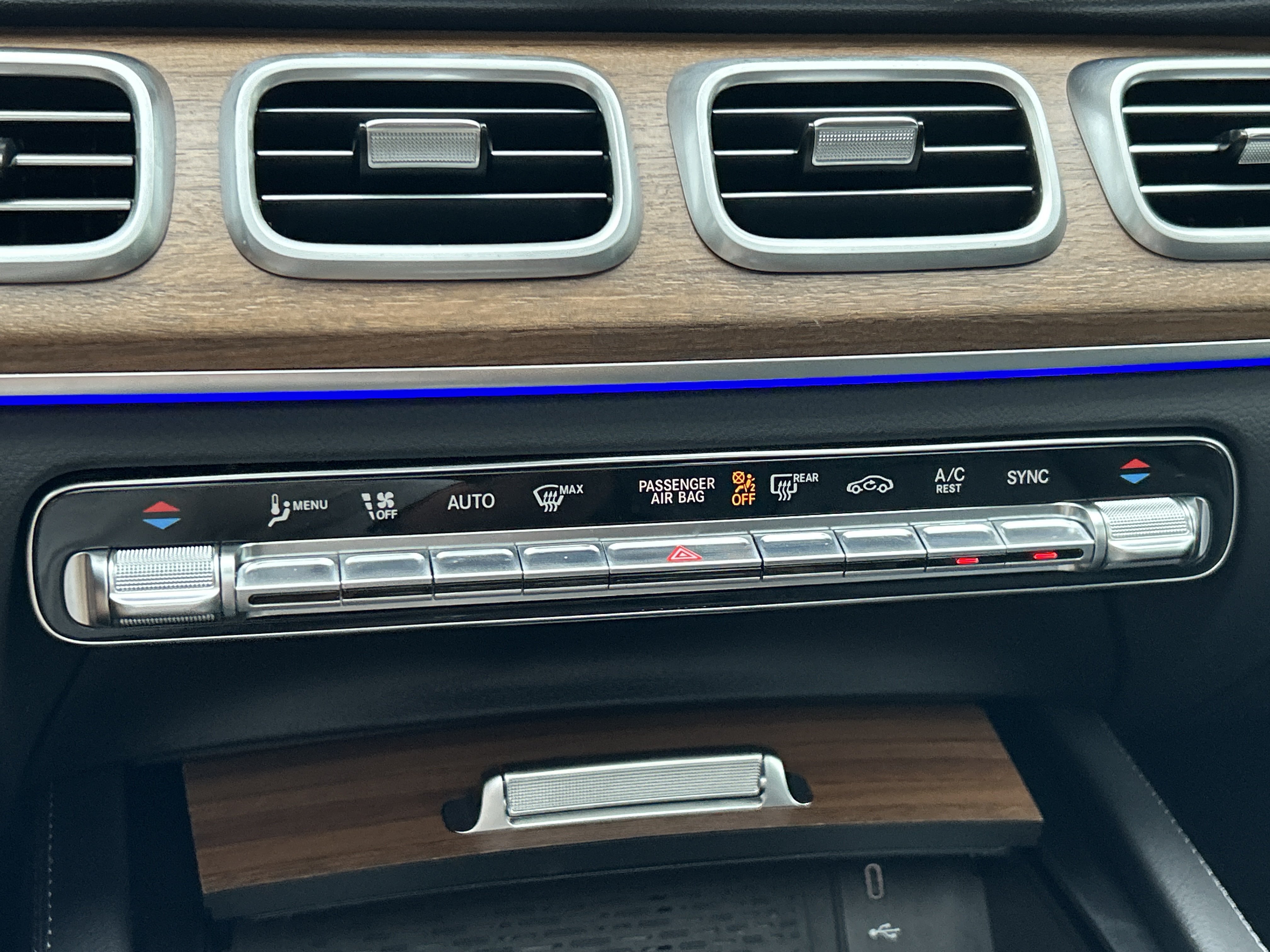 Certified 2025 Mercedes-Benz GLE 350 4MATIC image 33