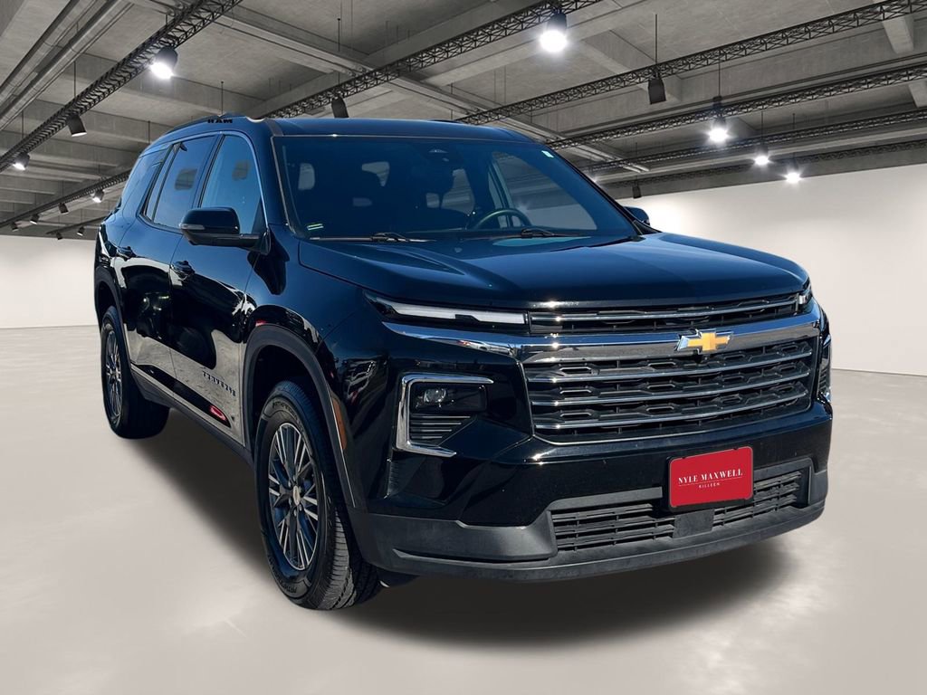 Used 2024 Chevrolet Traverse LT image 2