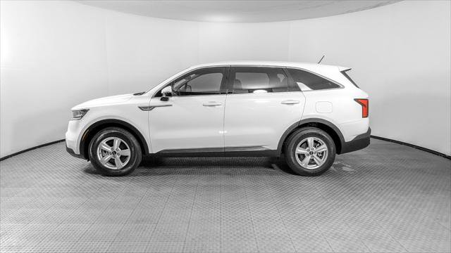 Used 2023 Kia Sorento LX FWD image 3