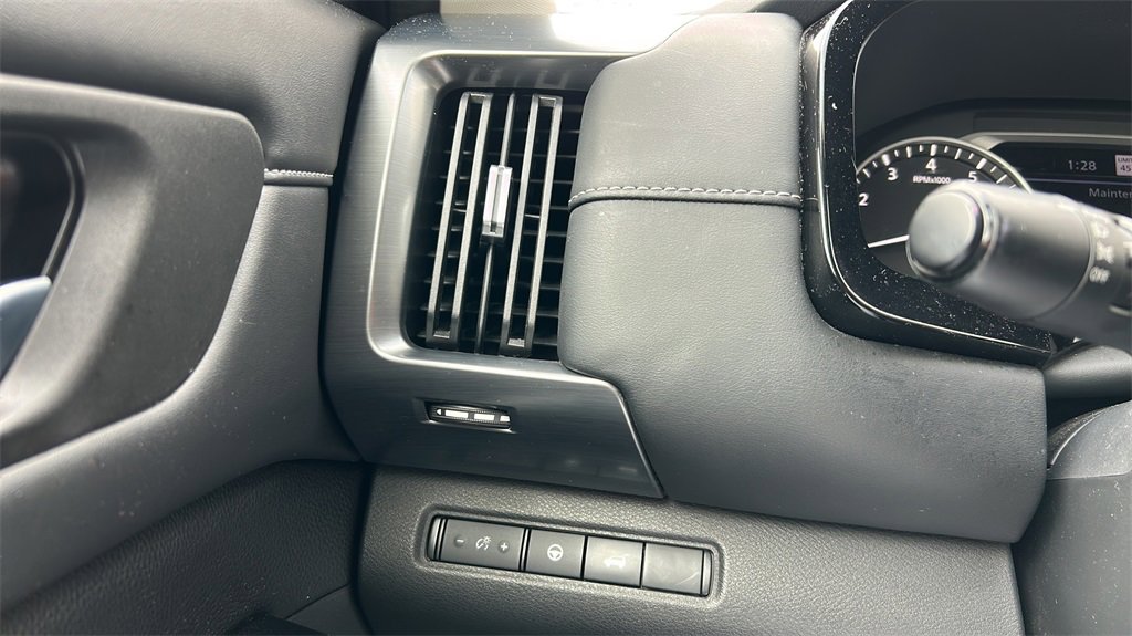 Used 2022 Nissan Pathfinder SL image 28