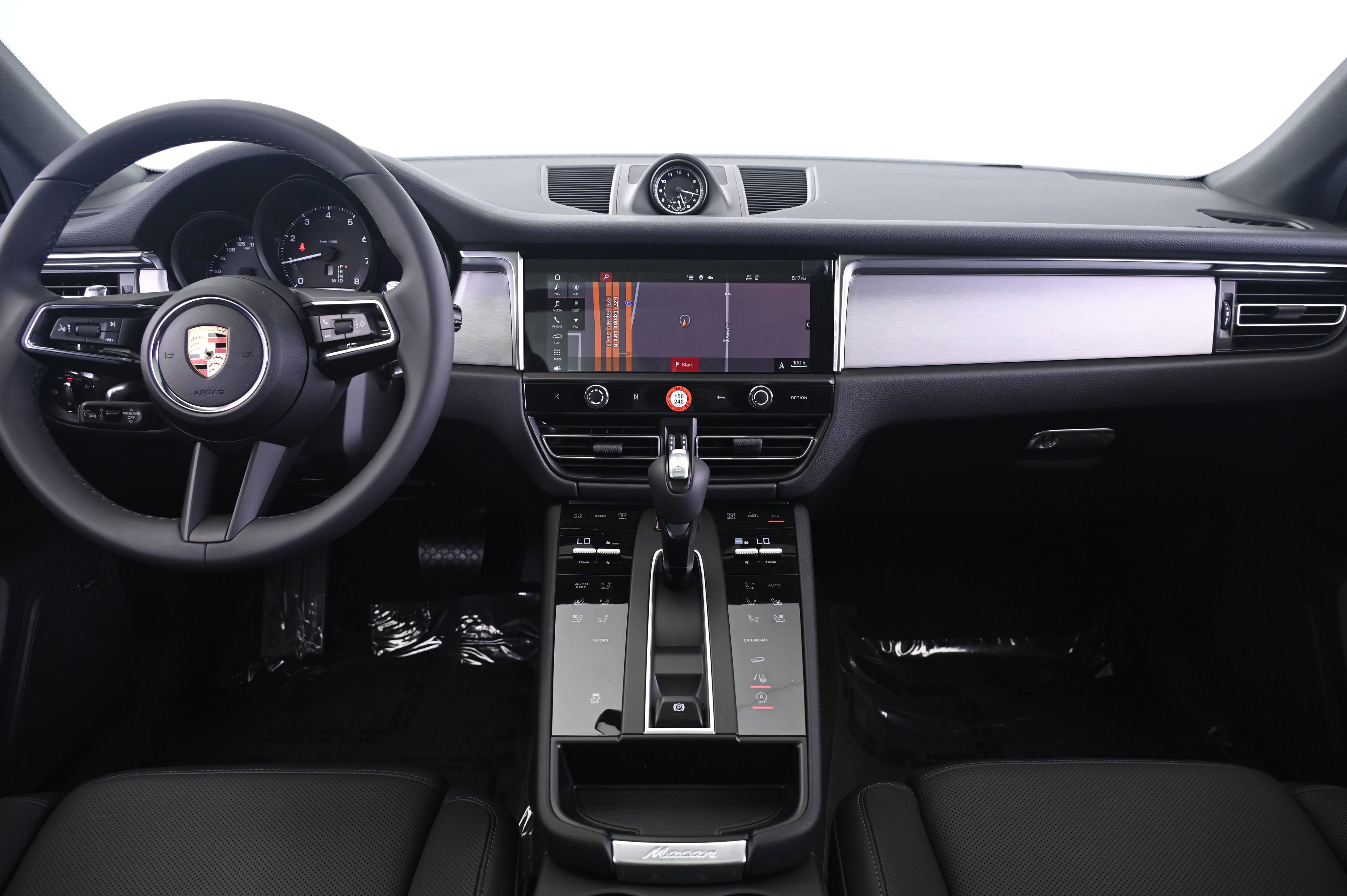 Certified 2025 Porsche Macan image 31