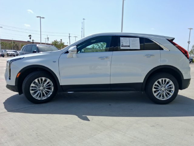 Used 2024 Cadillac XT4 Luxury w/ Cold Weather Package FWD image 4