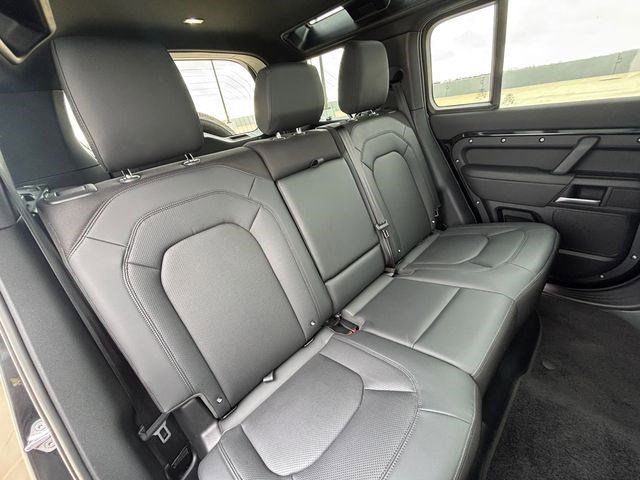 Used 2025 Land Rover Defender 110 S image 20