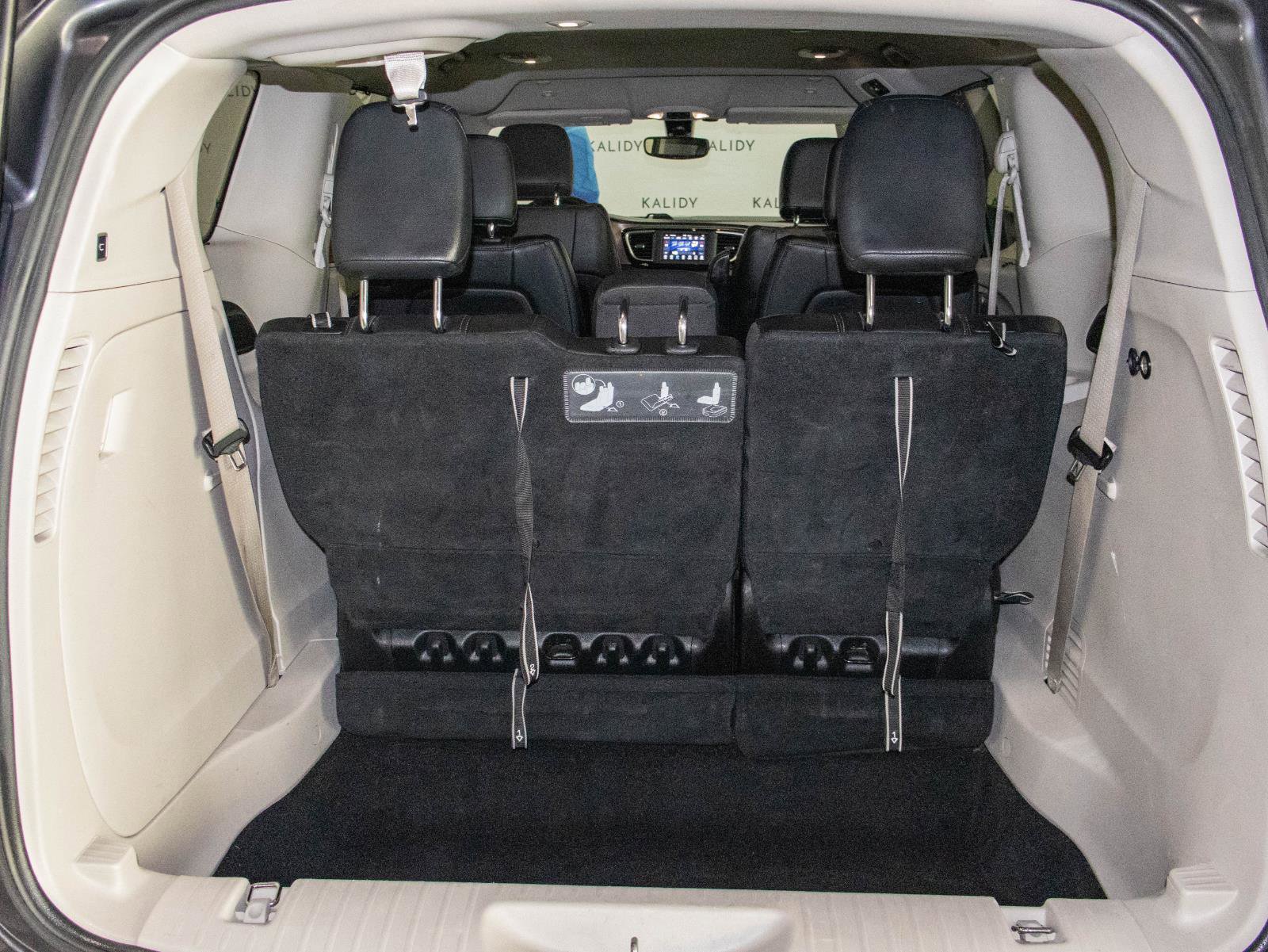 Used 2019 Chrysler Pacifica Touring-L image 23