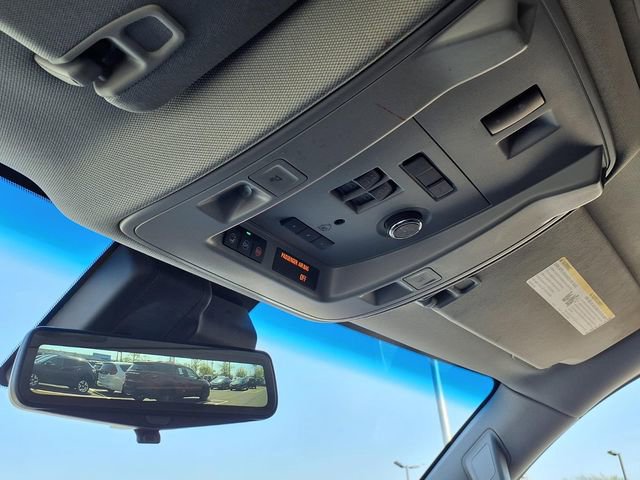 Used 2019 Cadillac Escalade ESV Luxury AWD/4WD image 17