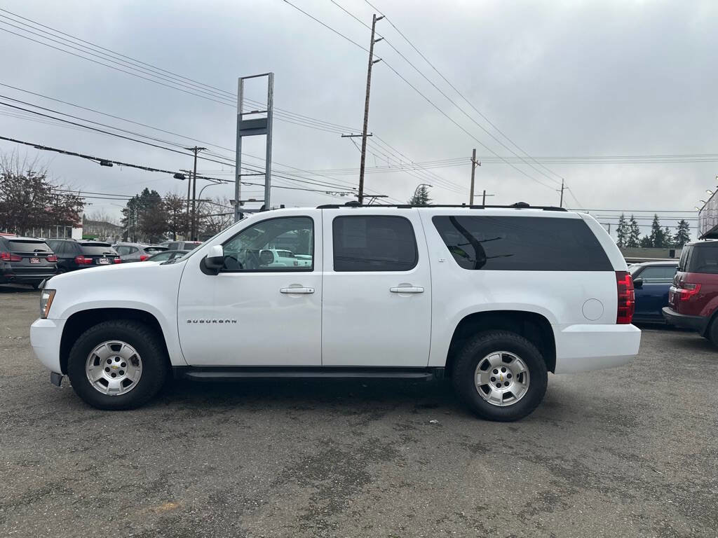 Used 2010 Chevrolet Suburban LT image 10