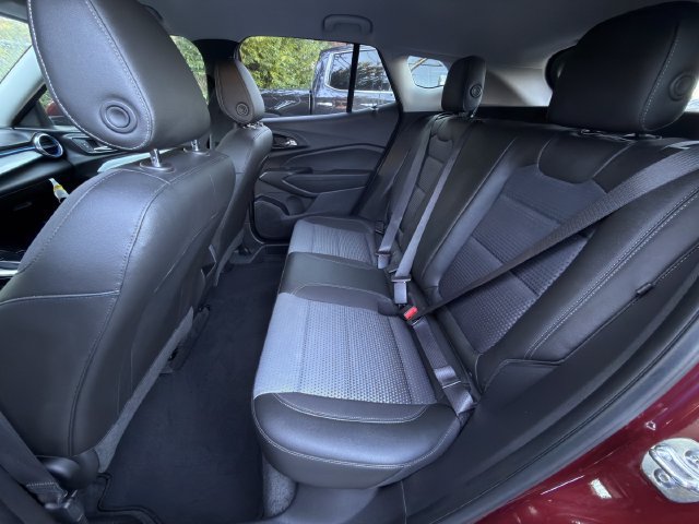 Certified 2024 Chevrolet Trax LT w/ Driver Confidence Package FWD image 28