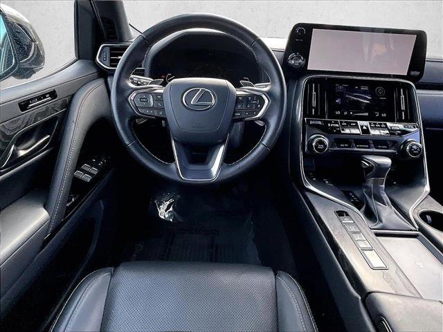 Used 2023 Lexus LX 600 4WD w/ Premium Package image 7