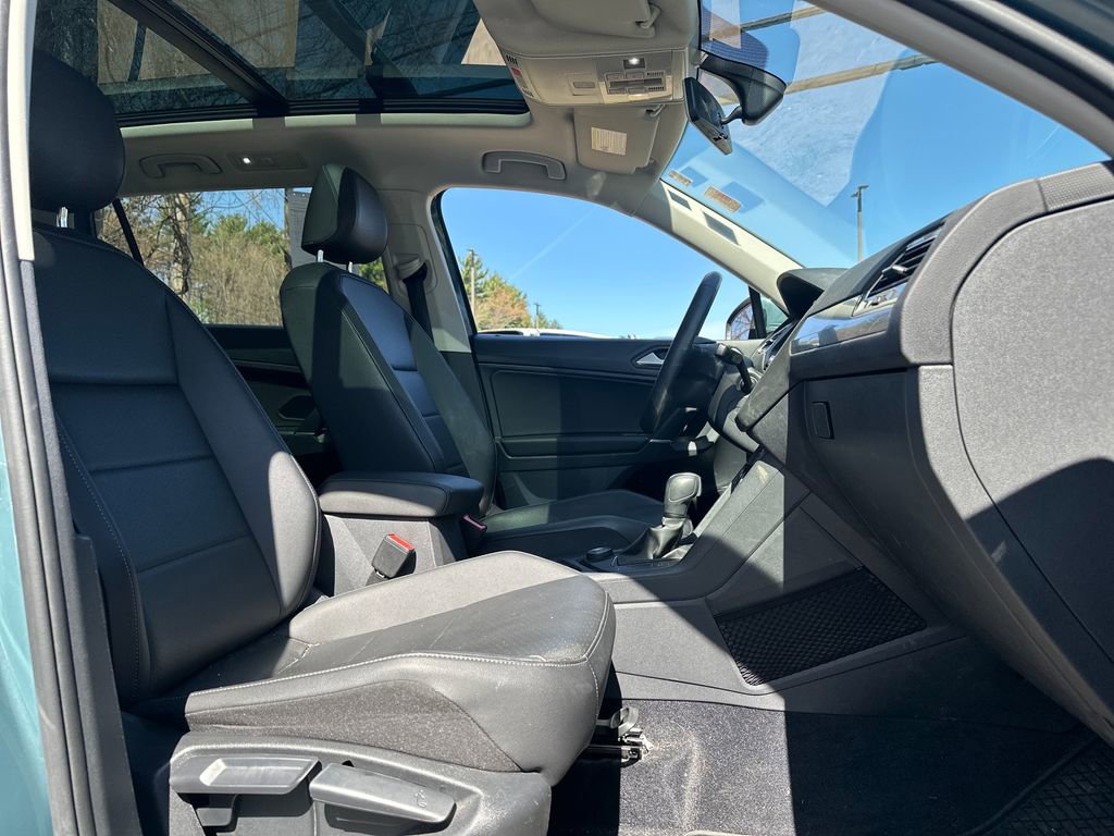 Used 2020 Volkswagen Tiguan SE w/ Panoramic Sunroof Package AWD/4WD image 16