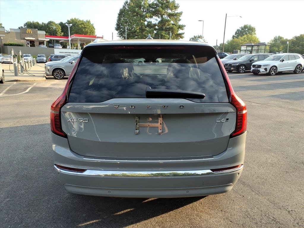 New 2026 Volvo XC90 B6 Plus w/ Protection Package Premier AWD/4WD image 4