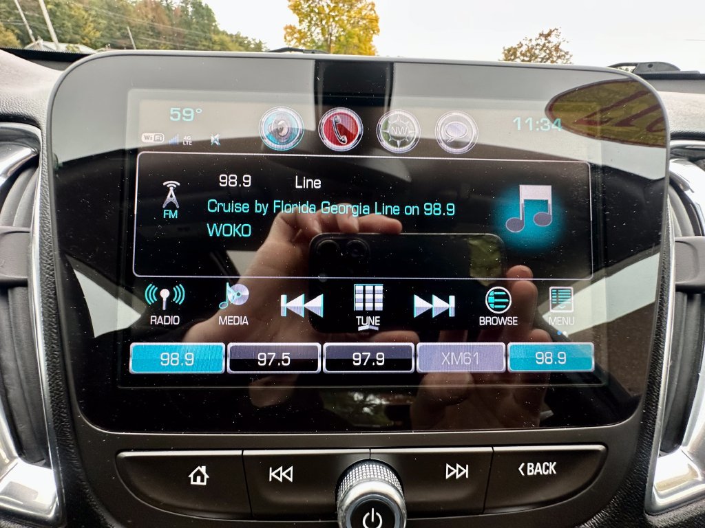 Used 2017 Chevrolet Malibu LT FWD image 15