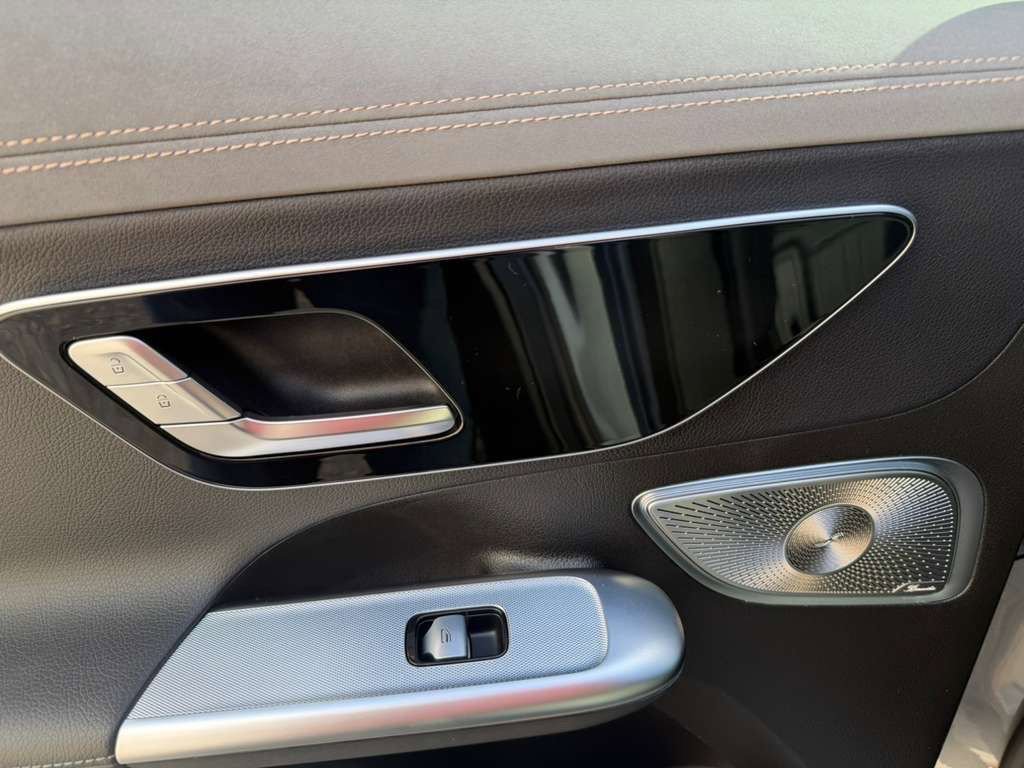 Used 2023 Mercedes-Benz EQE 500 4MATIC SUV image 19