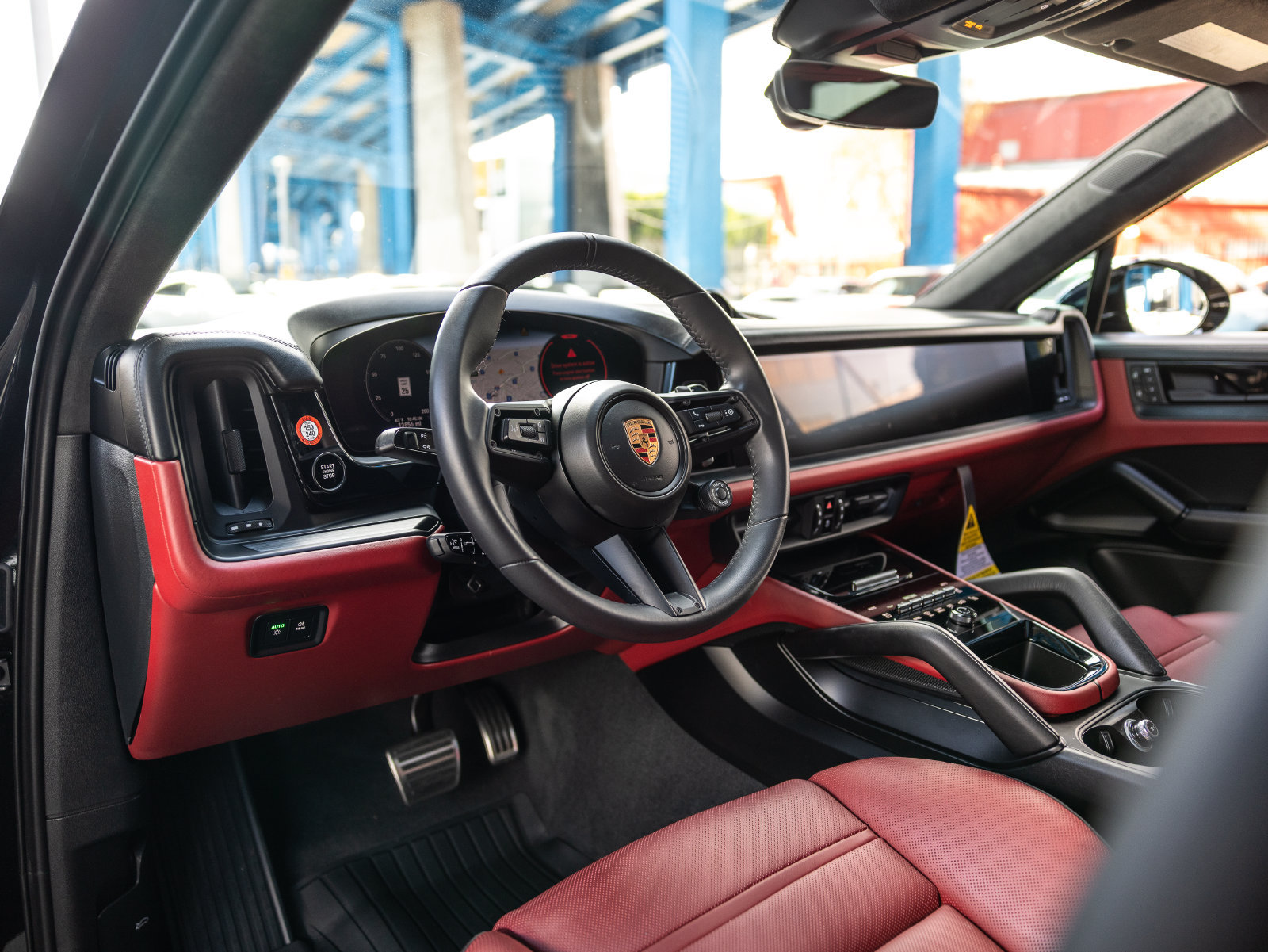 Certified 2025 Porsche Cayenne GTS AWD/4WD image 4