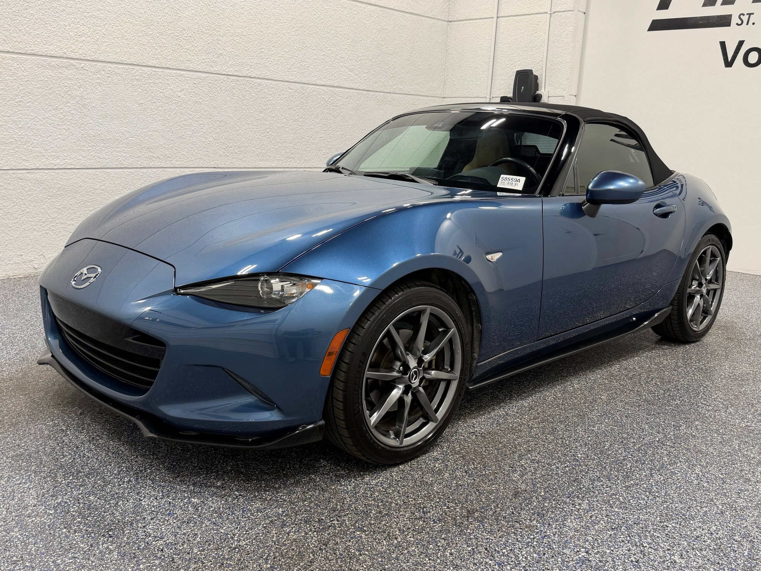 Used 2020 MAZDA MX-5 Miata Grand Touring w/ Appearance Package RWD image 1